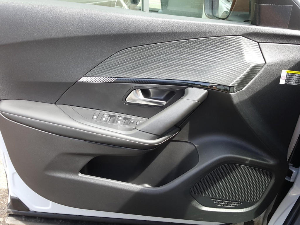 Peugeot 2008 allure 1.2 puretech 100pk navigatie | achteruitrijcamera | app