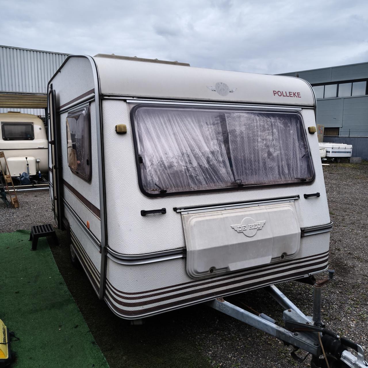 De reu 385 met kenteken een tent....