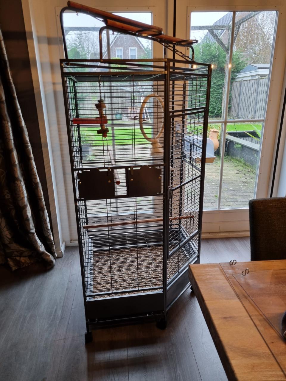 Te koop: Papegaaienkooi hoek model