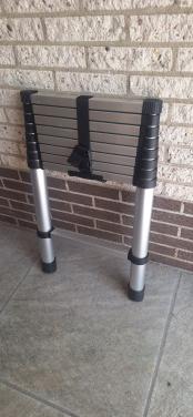Telescopische ladder, uitgeschoven 2.60 meter.