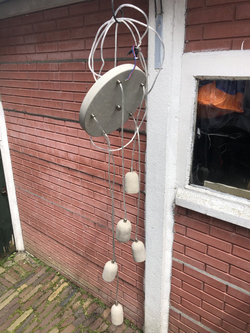 Grijze (betonnen) hanglamp!
