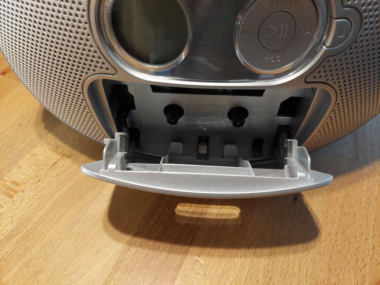 Te koop draagbare Philips radio/cd/cassette speler GERESERVEERD