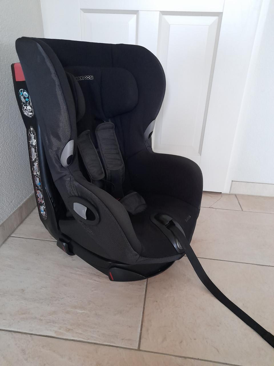 Maxi cosi Axiss  draaibaar 9 / 18 kg  in goede nette staat )