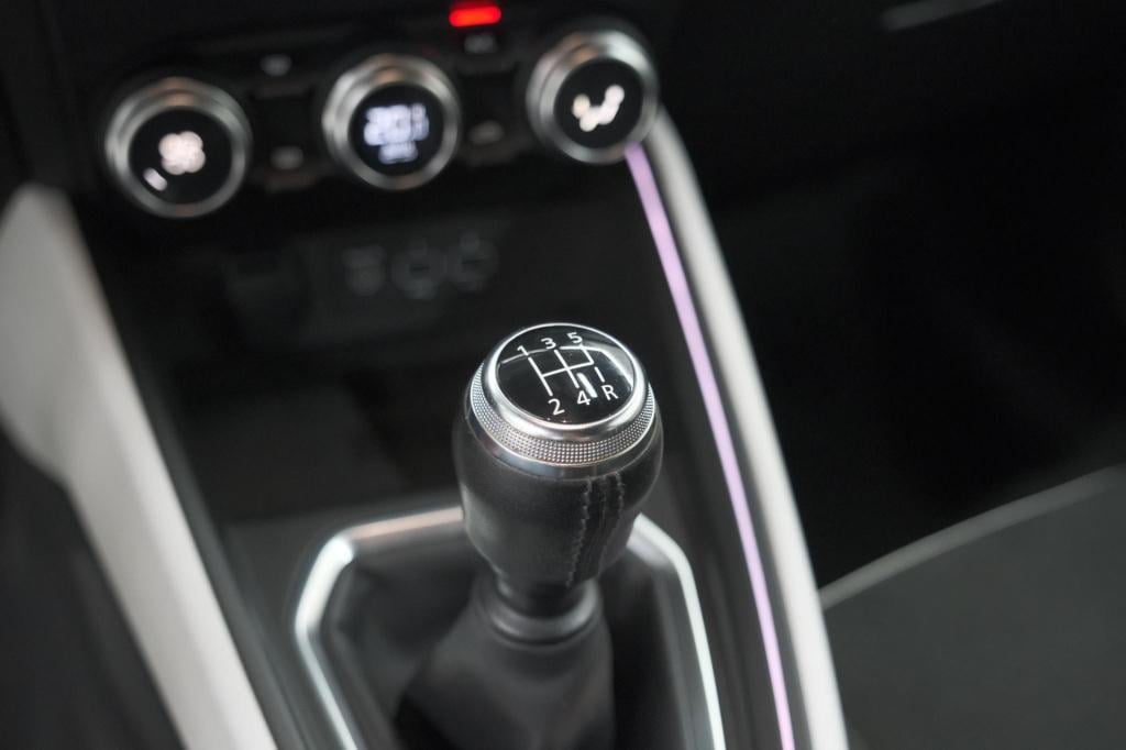 Renault Clio tce 100 intens | dodehoekdetectie | camera | apple carplay | p