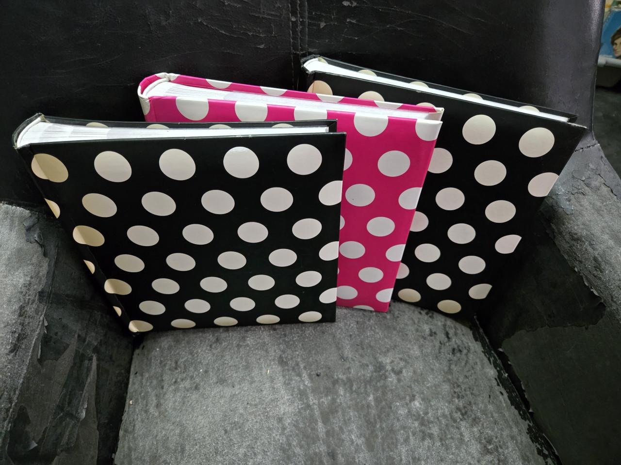 3 stuks Fotoalbum Hema Nieuw  Kaften zijn verkleurd.