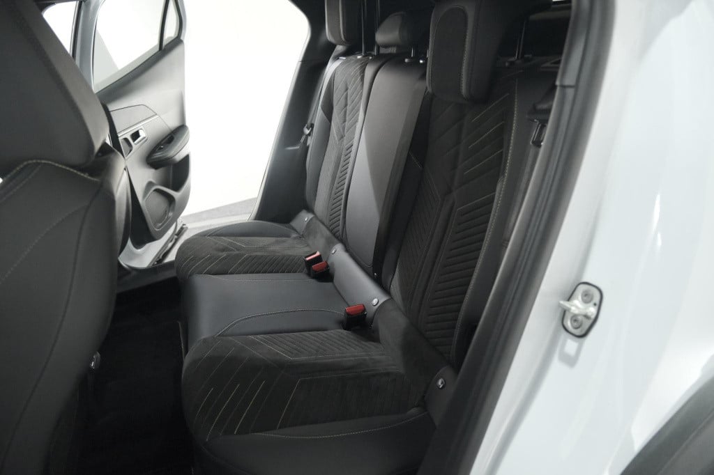 Peugeot 2008 puretech 130 eat8 gt | 360 camera | stoelmassage | adaptieve c