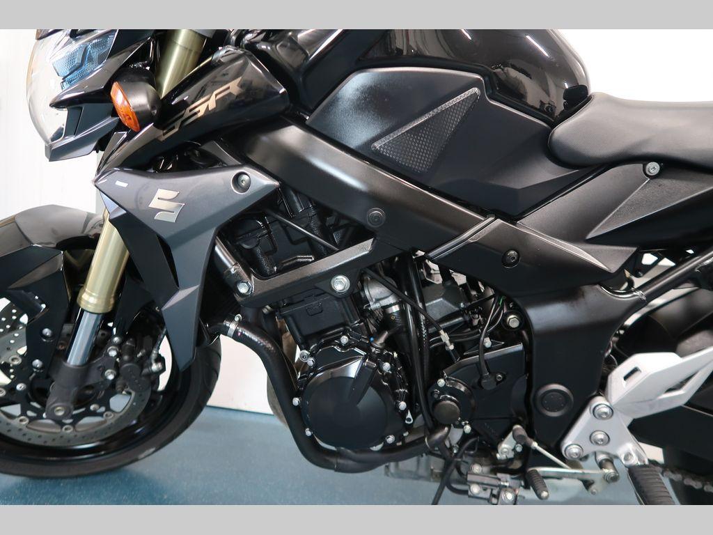 Suzuki GSR750 2013