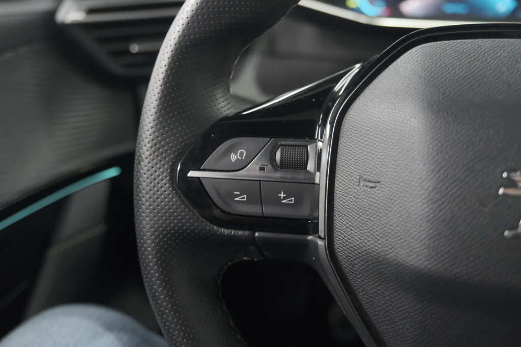 Peugeot 208 puretech 100 gt | camera | navigatie | apple carplay | parkeers