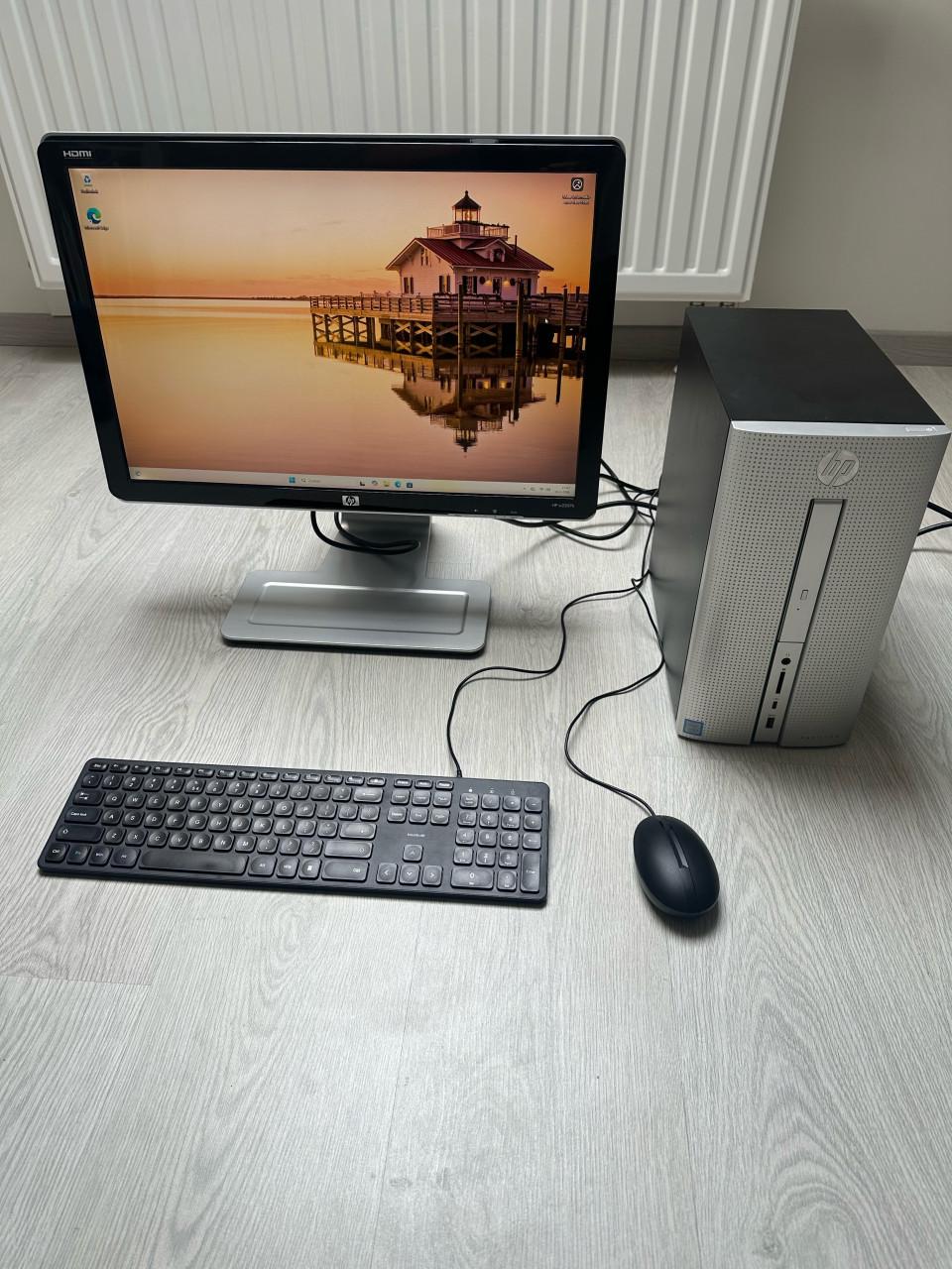 Complete set HP Pavilion / Intel Core i5 / 8GB ram / Windows 11 /