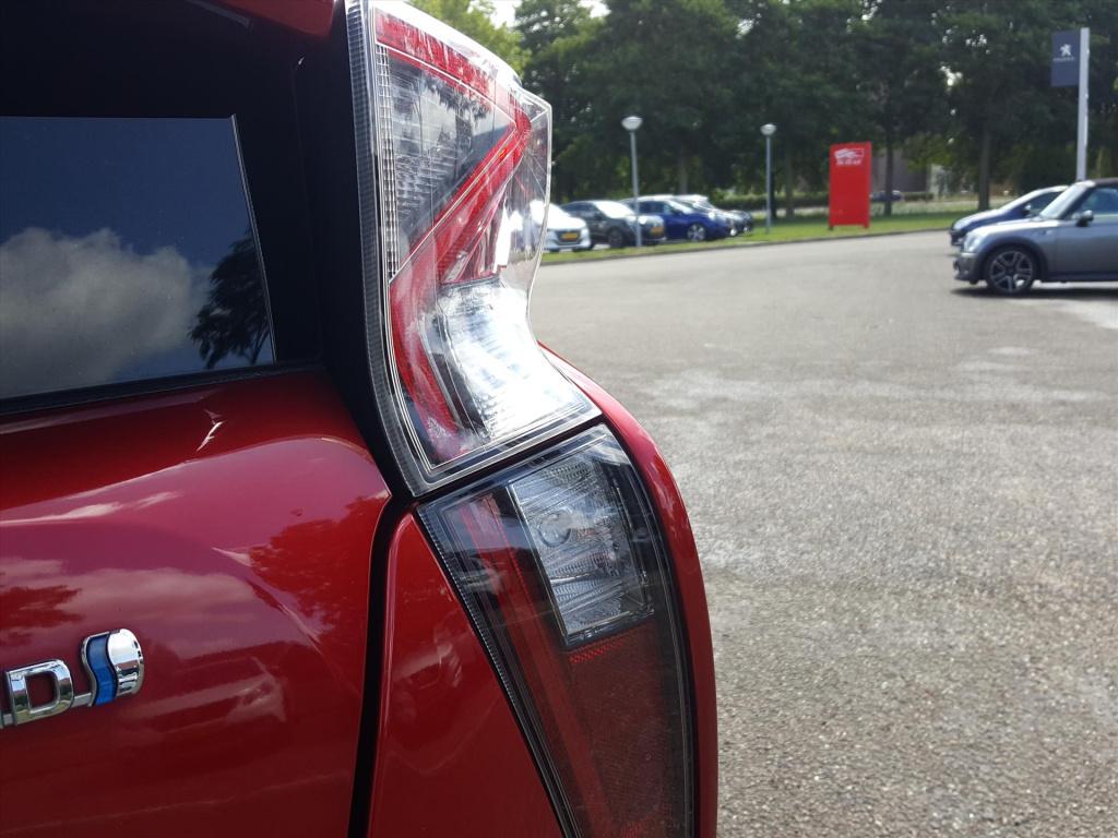Toyota Prius 1.8 full hybrid 122pk aut active | navi | bt | cruise & climat