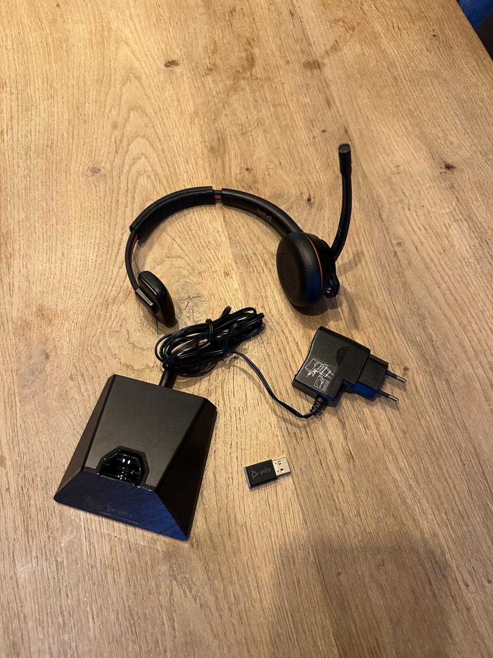 Plantronic Poly Savi 8200 Headset met oplaadstation