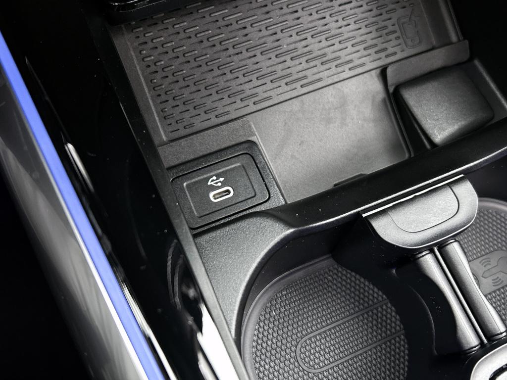 Mercedes-Benz Gla-klasse 180 business solution amg | premium plus pakket | 