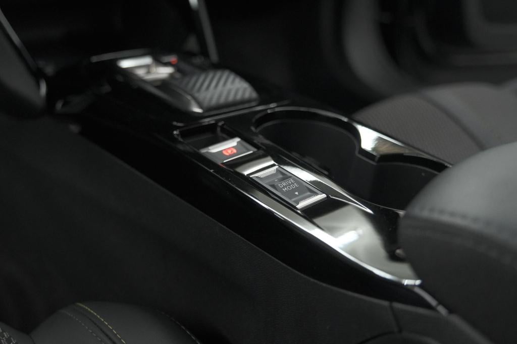 Peugeot 2008 puretech 130 eat8 gt | camera | parkeersensoren | apple carpla