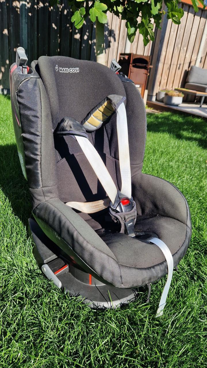 Maxi-Cosi Pebble + Isofix & Maxi-Cosi Tobi
