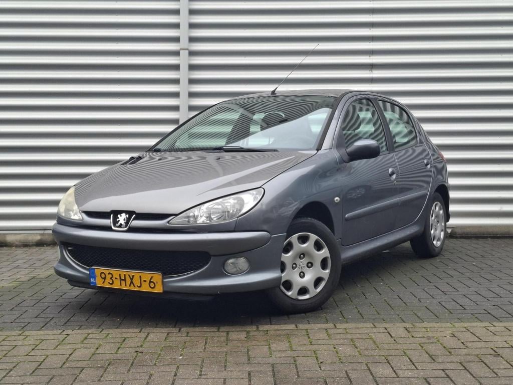 Peugeot 206 1.4i generation 5-drs airco/cruise nieuwe apk!