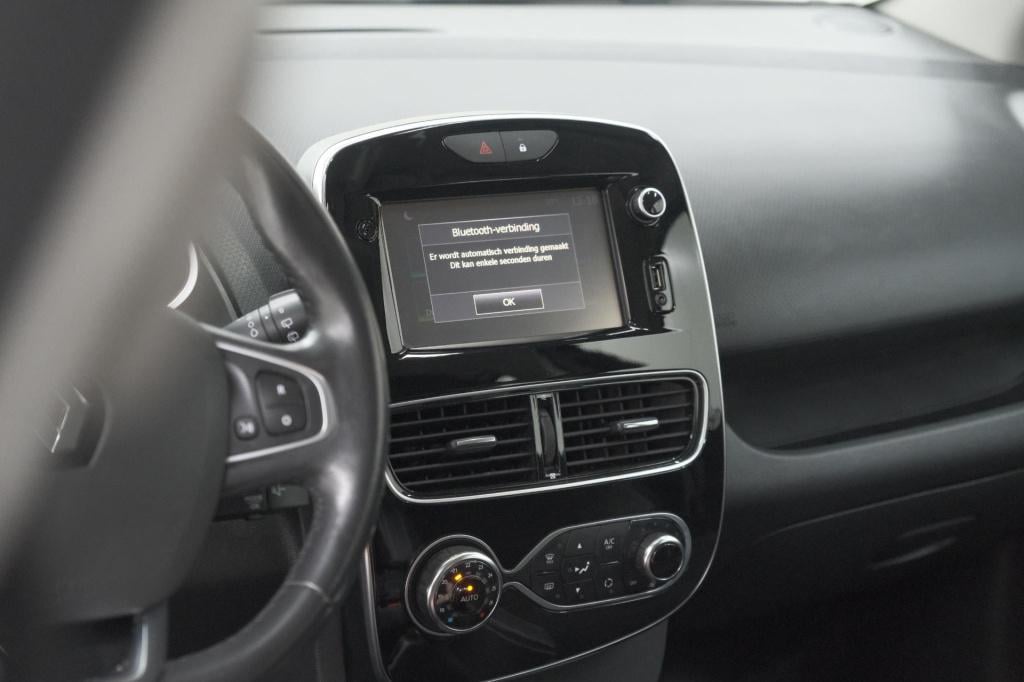 Renault Clio estate tce 90 intens | navigatie | parkeersensoren | climate c