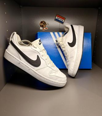 Nike low sneakers maat 37.5