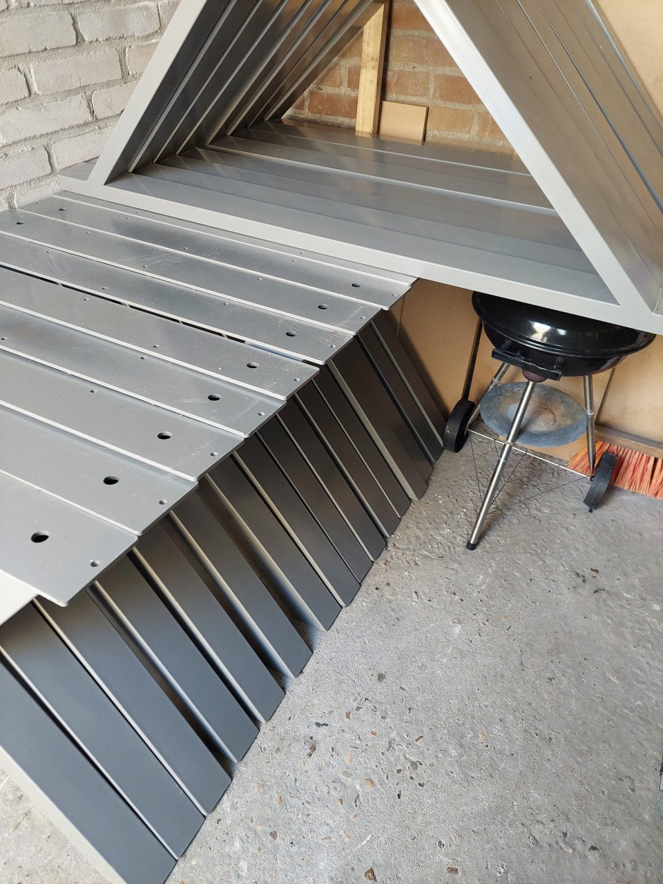 Nw grijze aluminium X poten