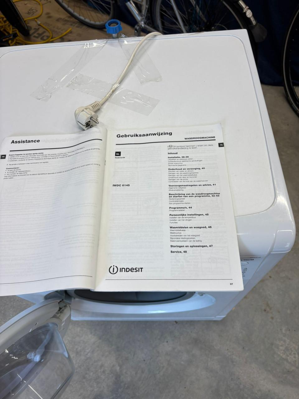 Te koop keurige wasmachine en droger in een