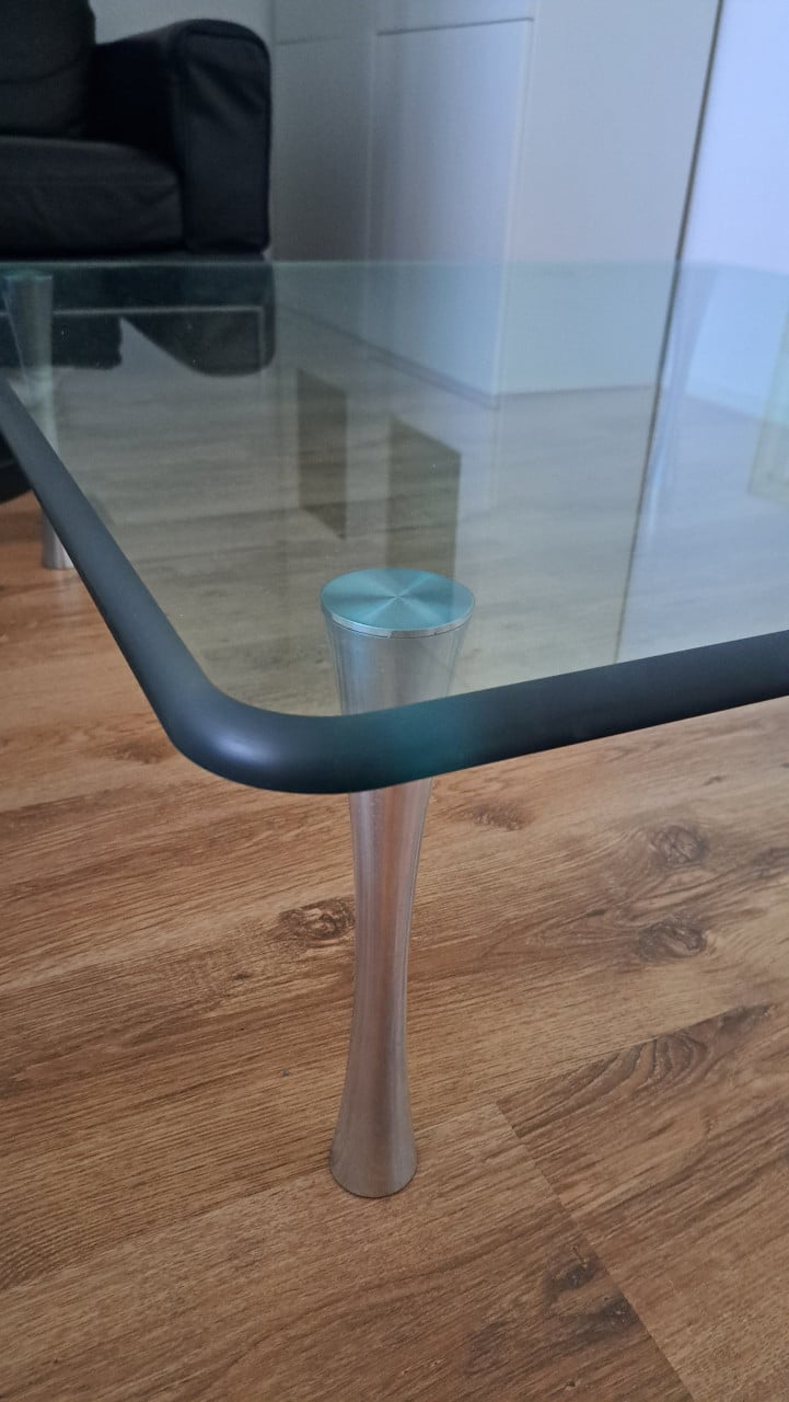 Gratis Mooie grote vierkante glazen salontafel ophalen in Vlissingen