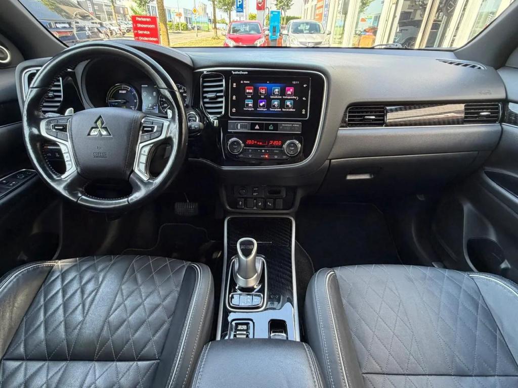 Mitsubishi Outlander 2.4 phev instyle panoramadak|trekhaak|1500kg trekgewic