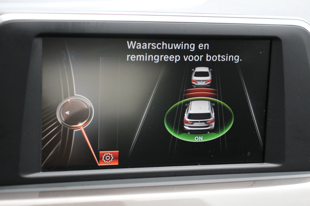 BMW X1 sdrive20i corporate lease executive | led | half leder | pdc |