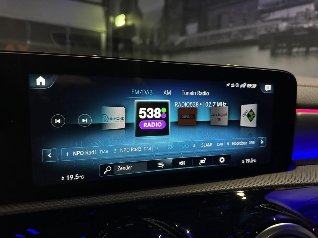 Mercedes-Benz Cla shooting brake 200 business solution amg *pano*sfeerverli