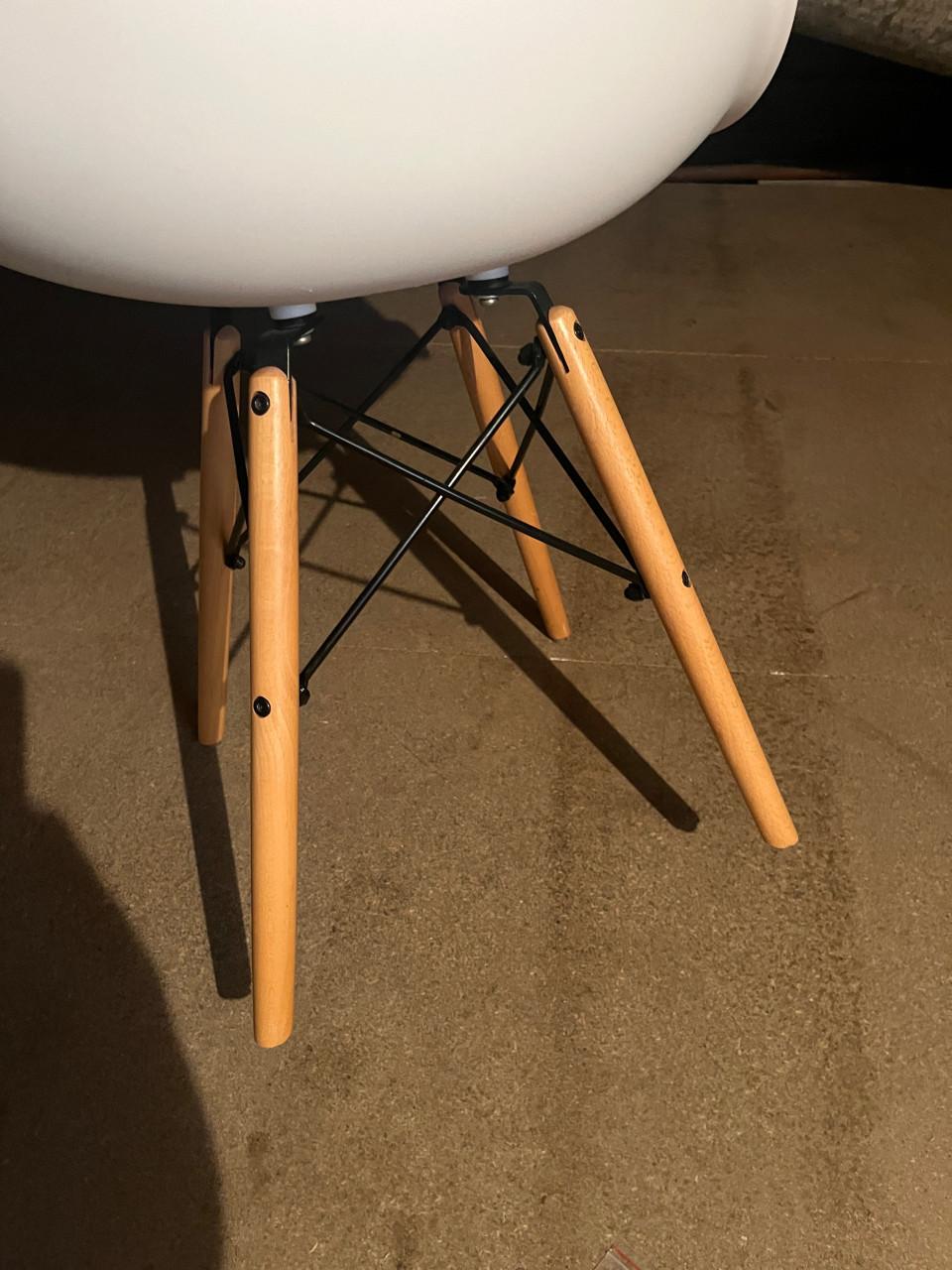 6 witte Eames stijl eetkamer stoelen