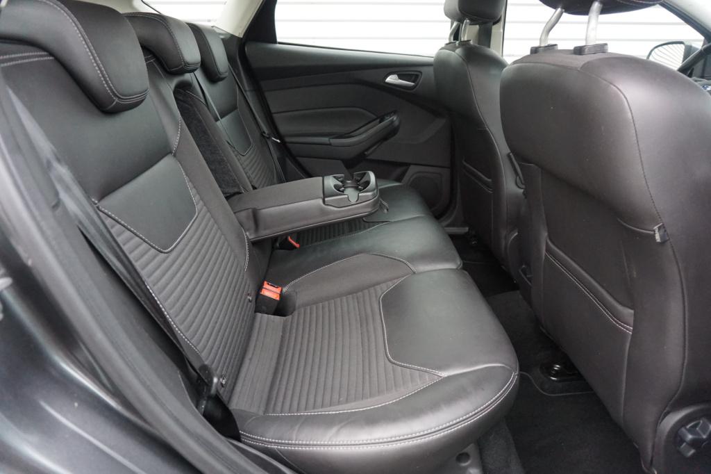 Ford Focus 1.0 titanium edition 1e eigenaar / navi / climate controle / cru