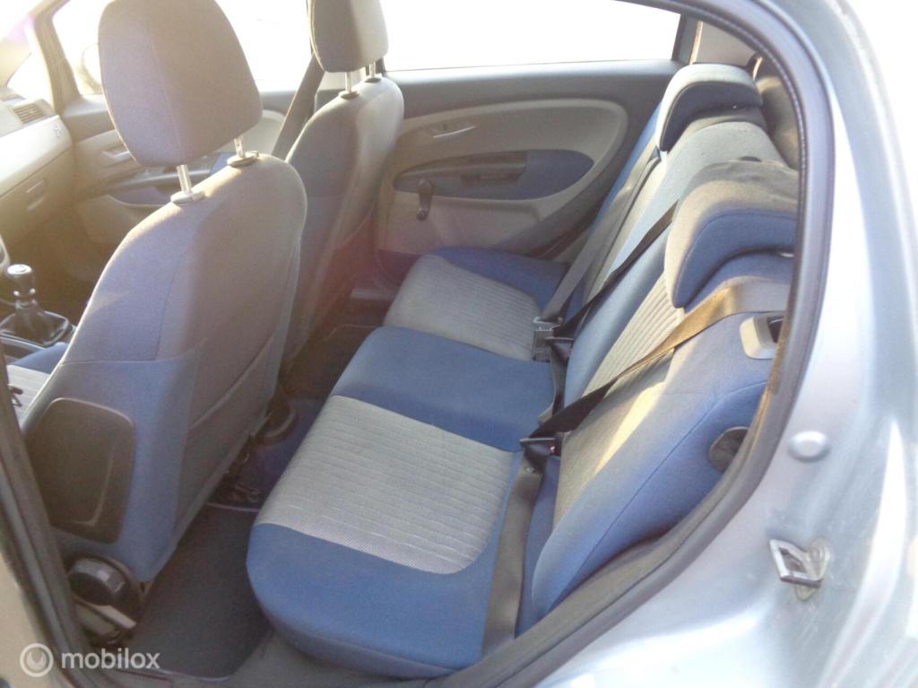 Fiat Grande Punto 1.4-16v emotion/airco/cruise/lm velgen/nieuwe apk 03-2027