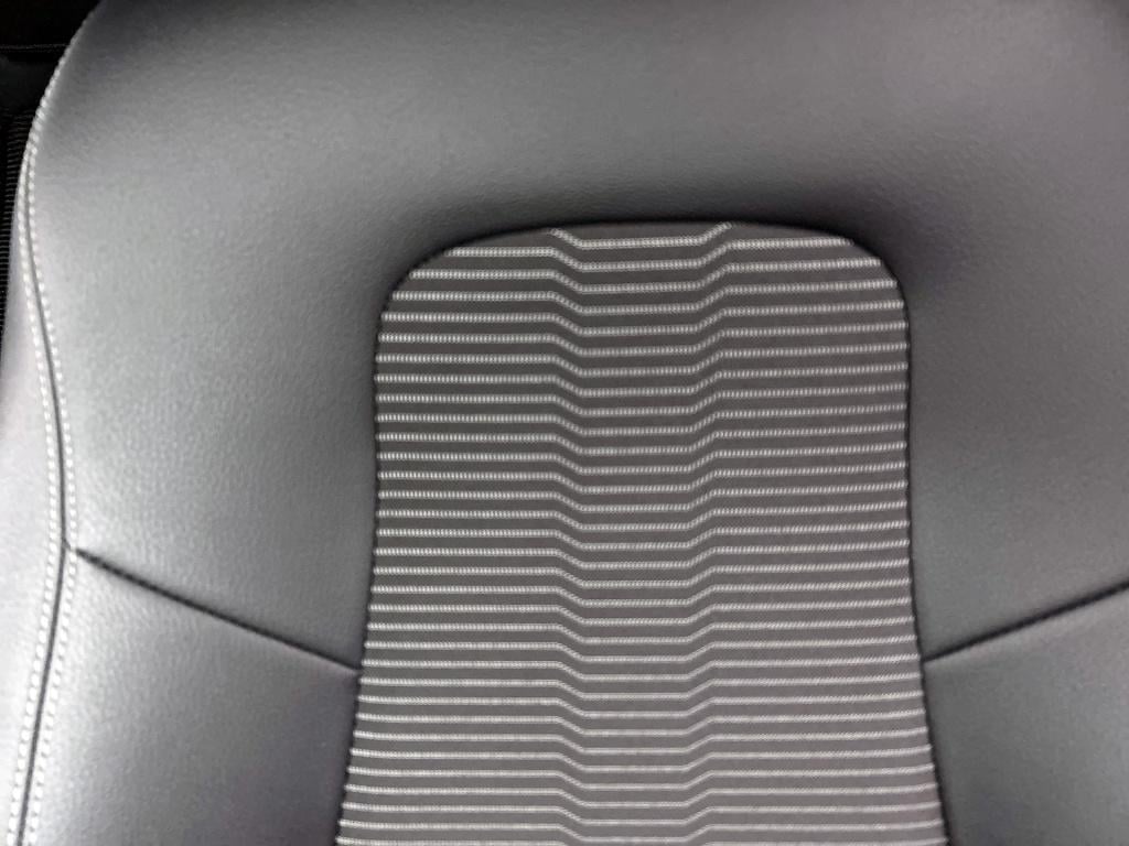 Mercedes-Benz Eqa 250 business solution luxury 67 kwh ledkoplampen | parkee