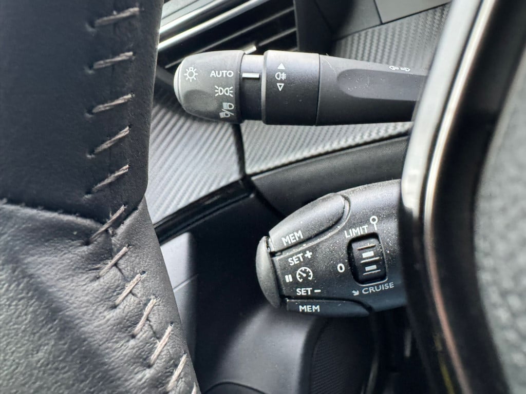 Peugeot 2008 1.2 puretech allure pack