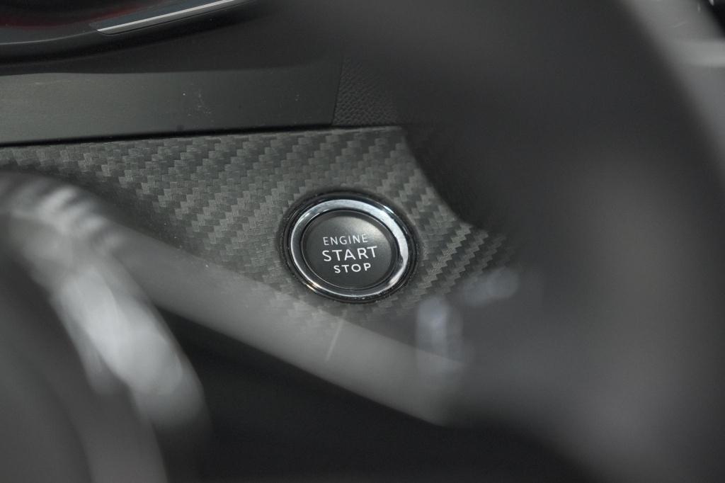 Peugeot 208 puretech 100 allure pack | parkeersensoren | apple carplay | st
