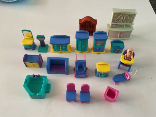 Plastic meubeltjes.
