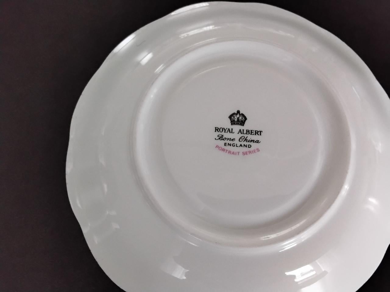 ROYAL ALBERT KOP EN SCHOTELS