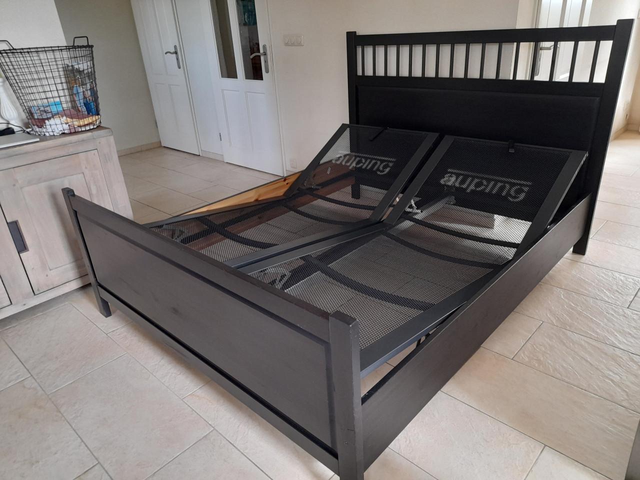 2 Persoons bed met verstelbare Auping bodems 160 x 200 (in goede staat )