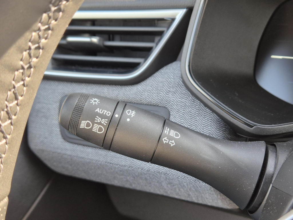Renault Clio 1.0 tce 90 gpf techno camera, stoel- en stuurverwarming, navig