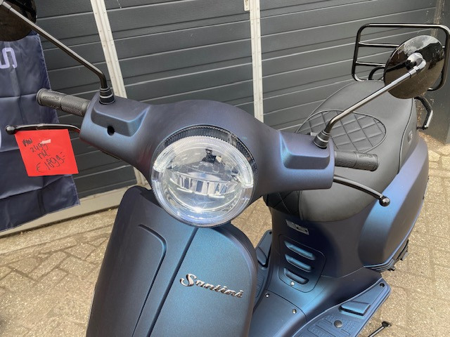 Nieuwe Santini scooters in 45 km en 25 km direct leverbaar in div kleuren