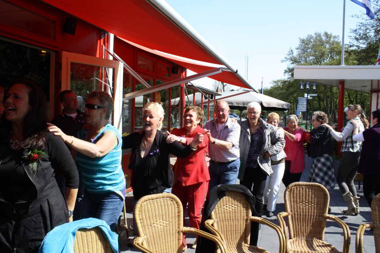 Groot feest, klein prijsje. Boek nu uw LIVE muziek