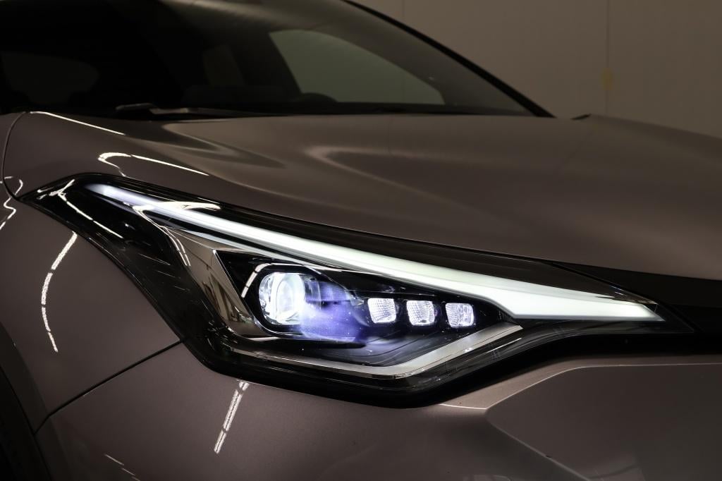 Toyota C-hr 2.0 hybrid bi-tone