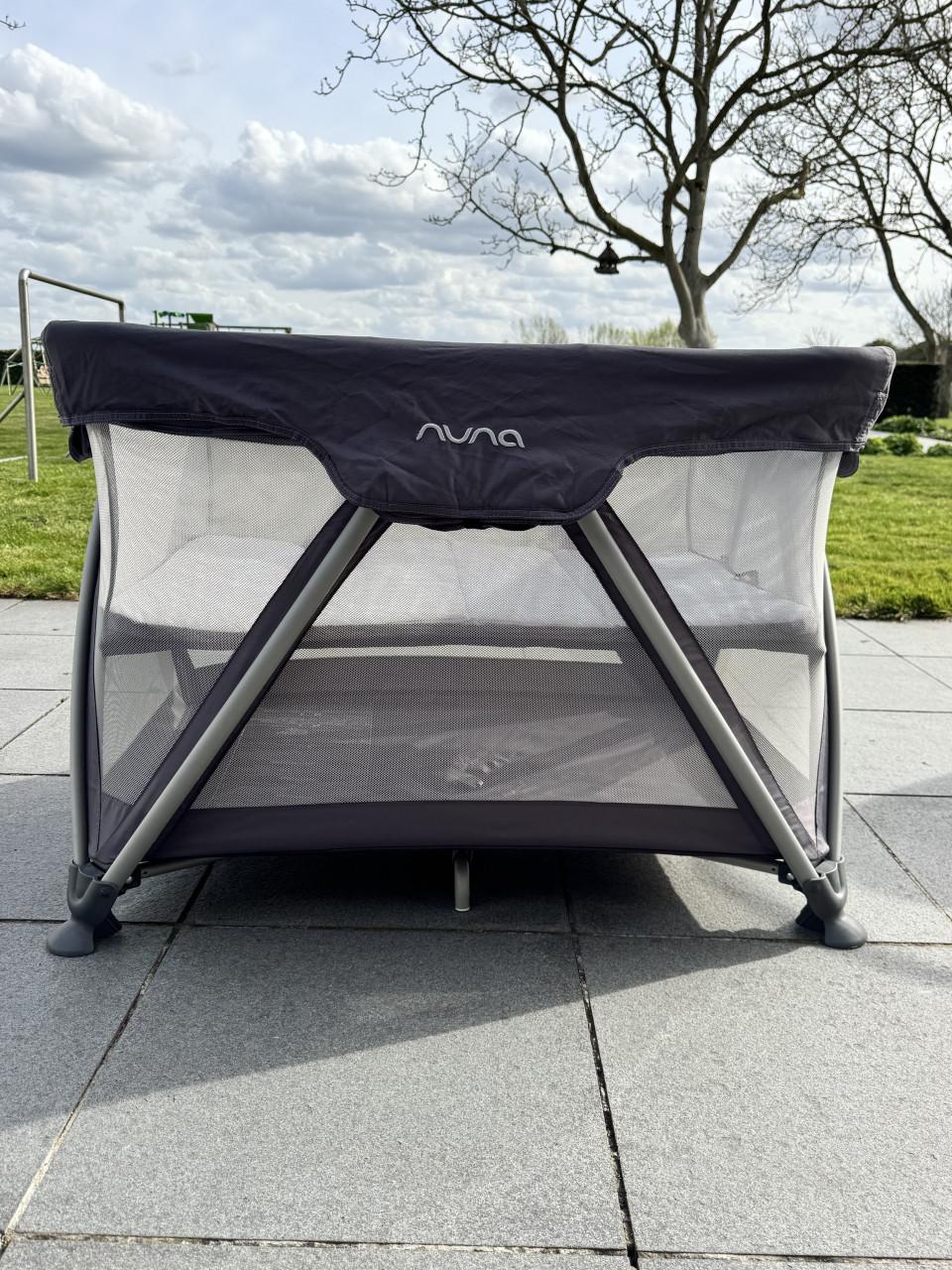NUNA Sena (reis) box inclusief matras en handige verschoontafel