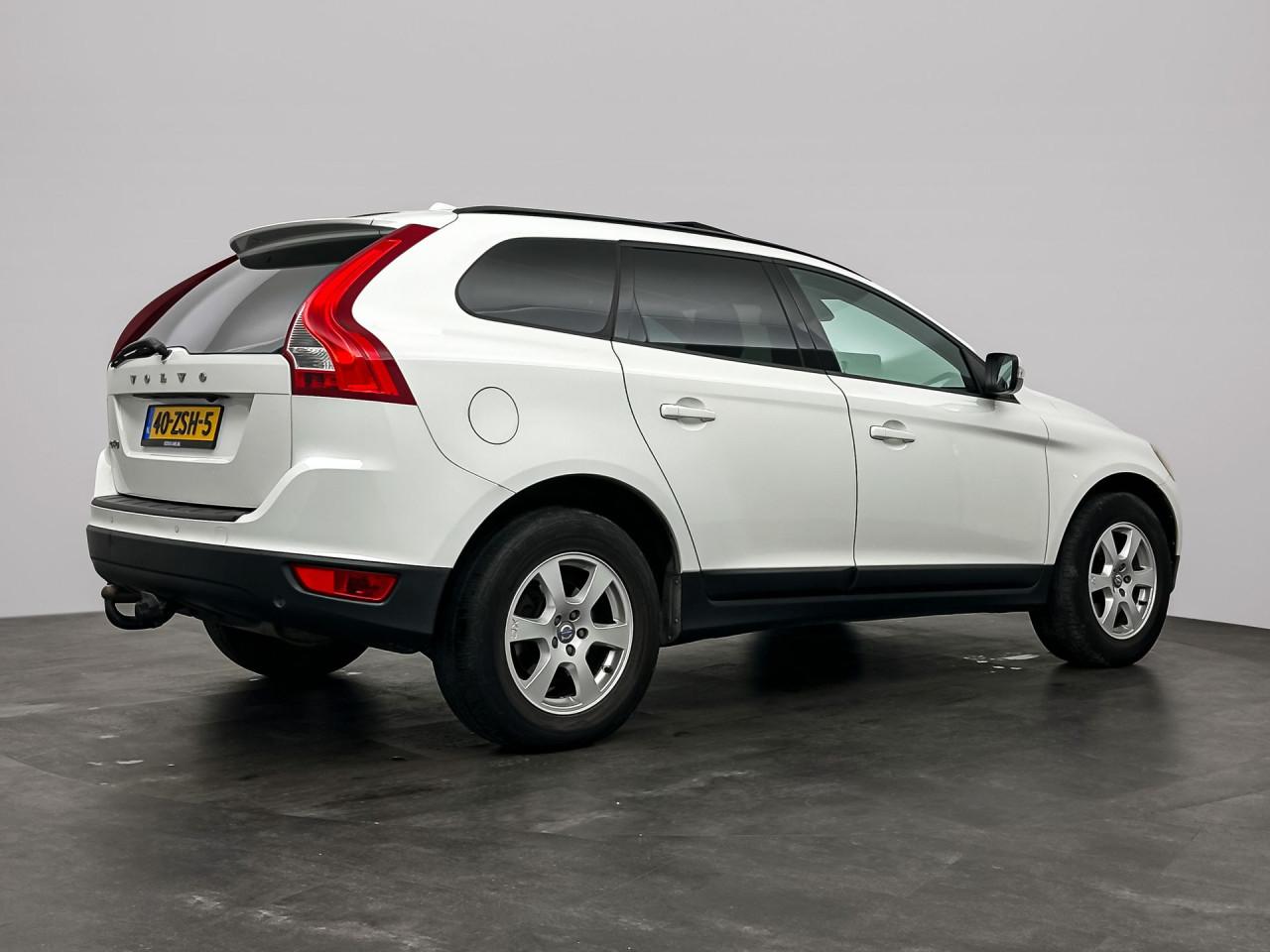 Volvo XC60 - 2.0 D3 FWD Kinetic | Camera | Leder | Navi | Trekhaak