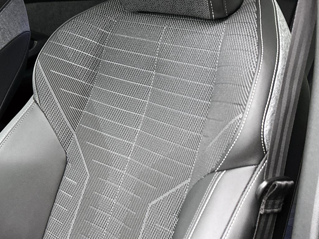 Peugeot 3008 1.2 hybrid 145 gt | rijklaar |