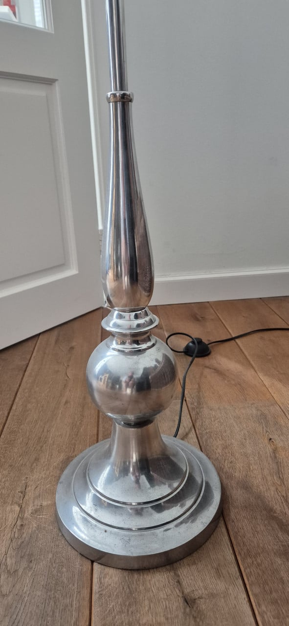 Staande lamp met linnen kap van Rivera Maison.