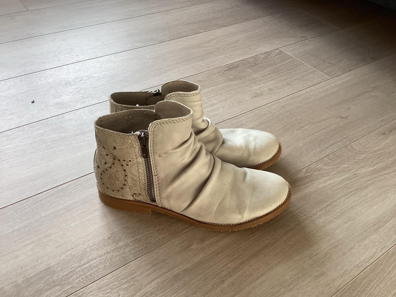 Enkellaarsjes suede weinig gedragen maat 37