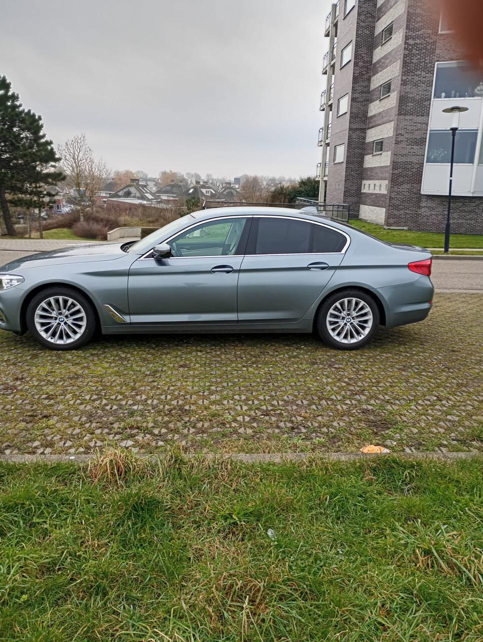 BMW 520i Business Edition | Leder | Trekhaak | APK 11-2026
