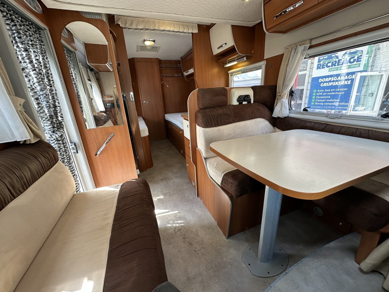 Comfortabel reizen in stijl – ontdek de McLouis MC4-75, 2012, lengtebedden