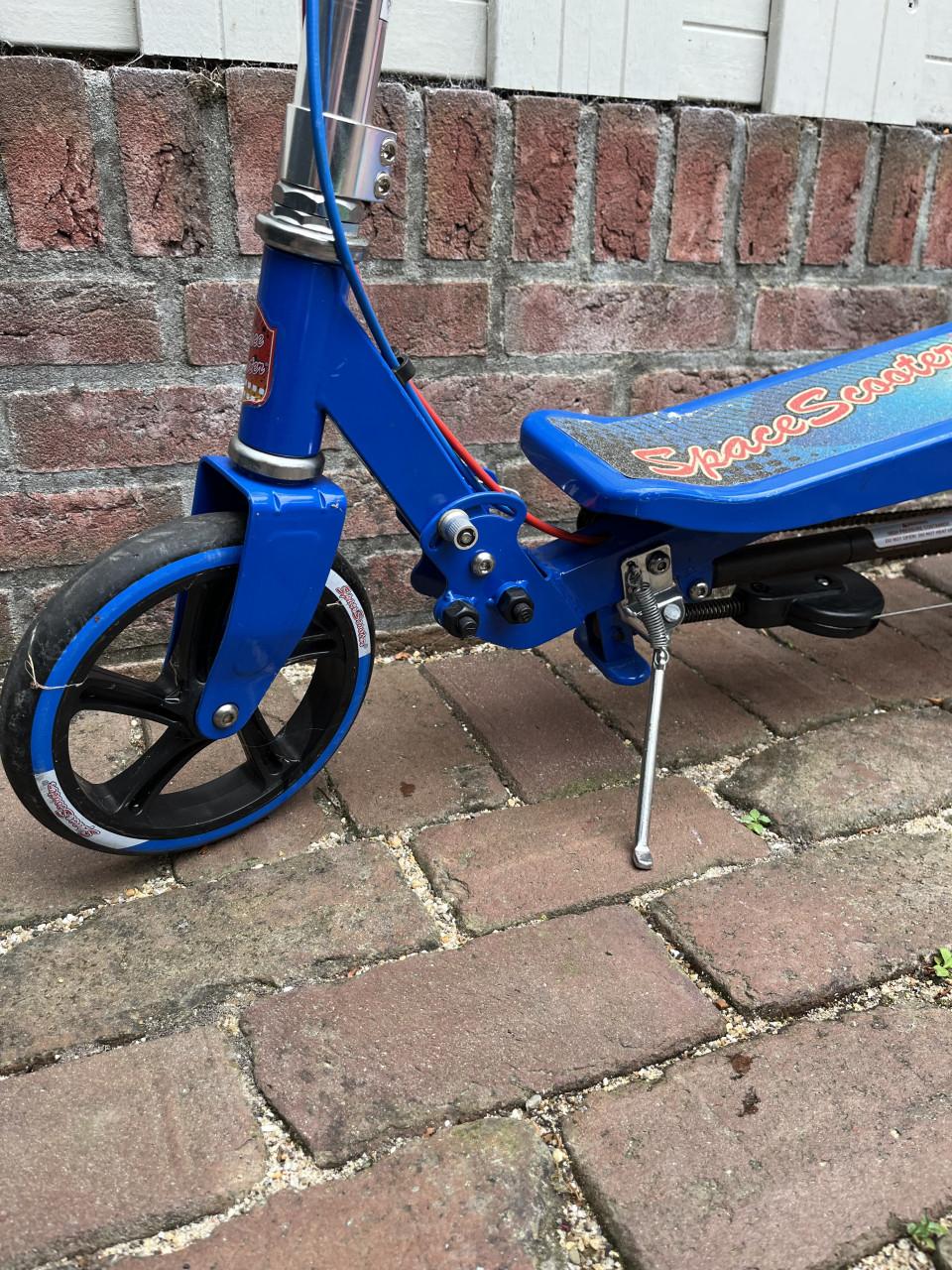 Space scooter blauw
