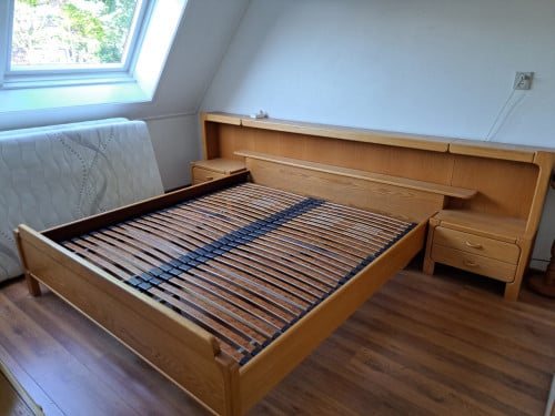 Te koop eiken 2  persoons bed met ombouw