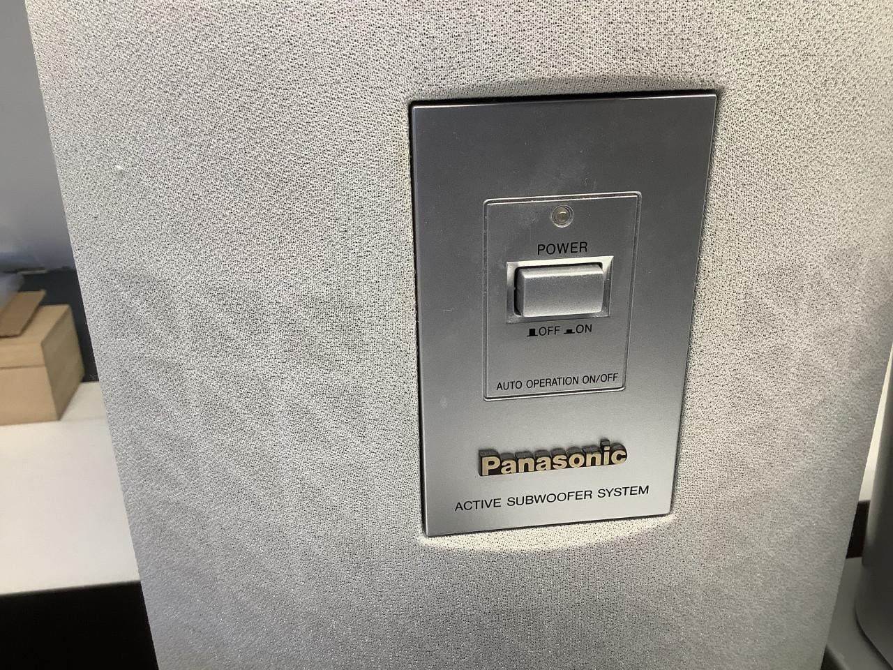 Homecinema Panasonic met actieve subwoofer en 5 kleine luidsprekers